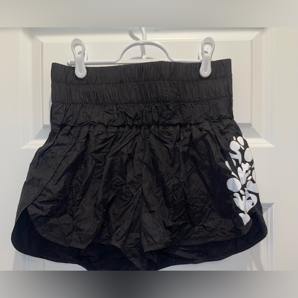 Free People movement black The way home logo short sz m